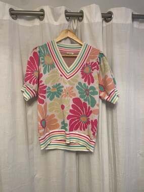 Jodifl Floral Knit Short Sleeve V-Neck Top Size S